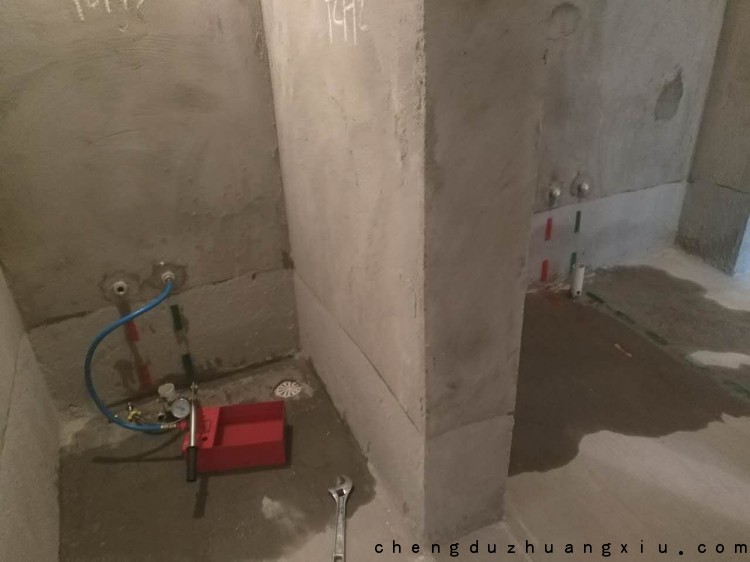 新双城装修开工水管打压