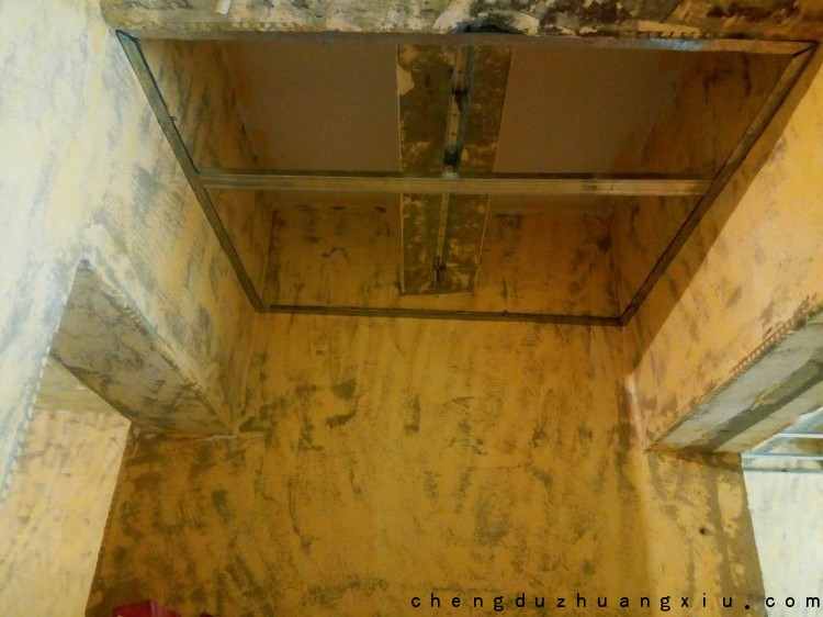 成都新双城工地吊顶龙骨施工
