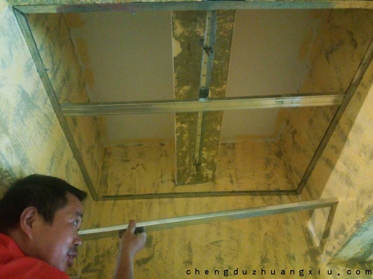 成都新双城工地吊顶轻钢龙骨施工