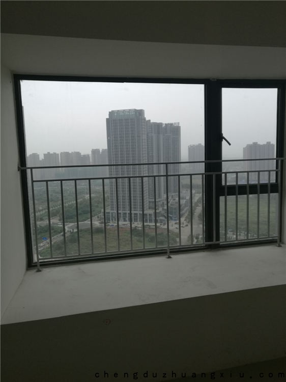 成都装修网:绿地中心468云玺5期A4户型现场照片