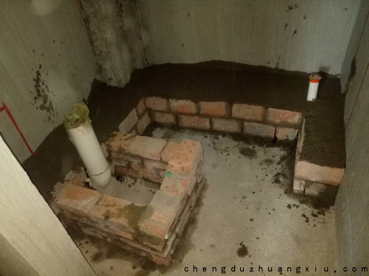 成都装修网:卫生间管道保护施工