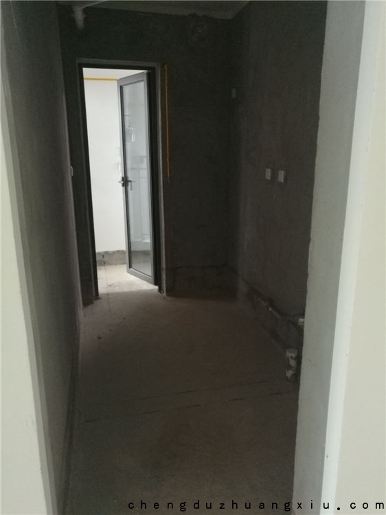成都装修网:绿地中心468云玺5期A4户型现场照片
